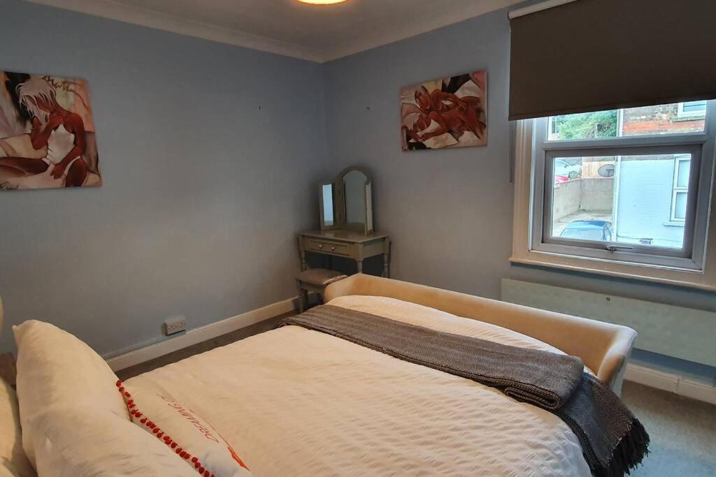 Cosy, Quirky, Comfy 'N' Chic House- Leilighet Swindon Eksteriør bilde
